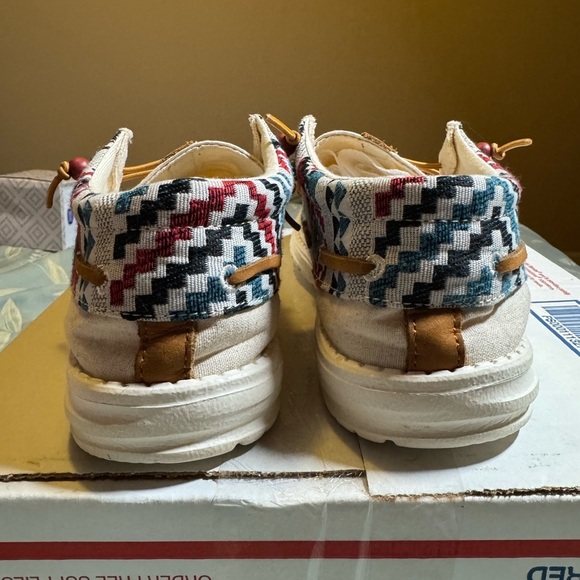 Hey Dude Cream and Patterned Slip-On Loafers Size 9 Like New - Picture 5 of 8